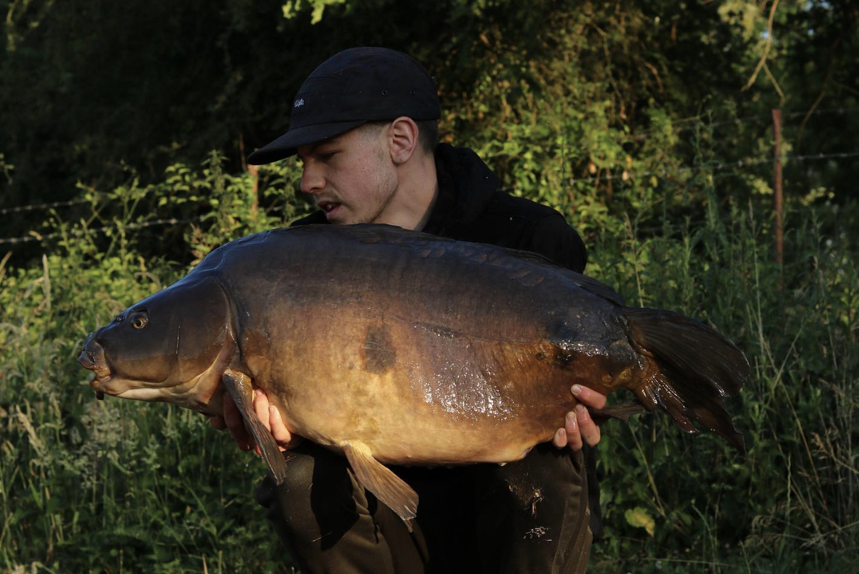 Carp Fishing Close to Calais at Souvenirs with Angling Lines